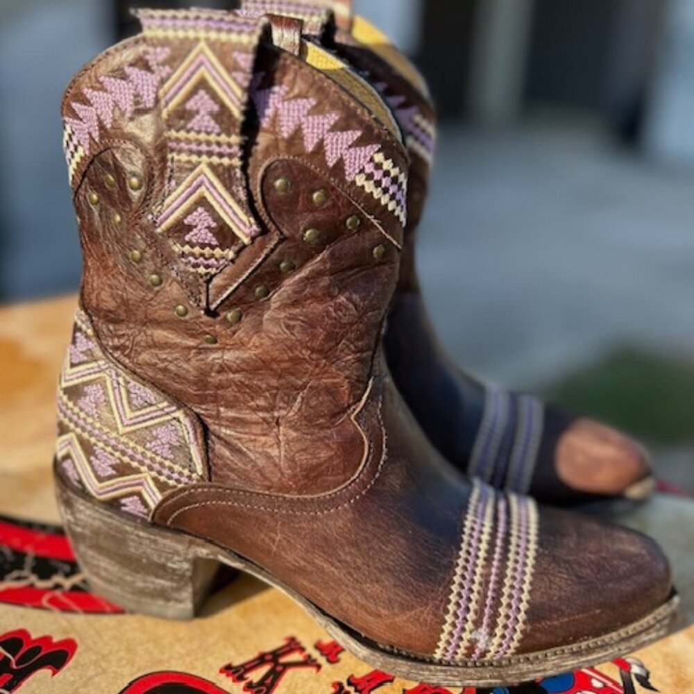 YIPPEE KIYAY Old Gringo  Alexa 8”  Distressed Leather Boots